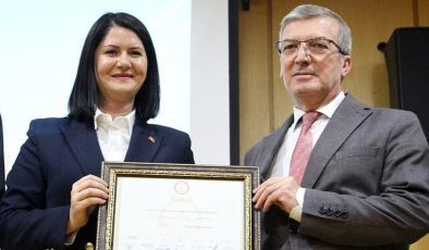 Edirne’nin ilk kadın Belediye Başkanı Filiz Gencan Akın göreve başladı