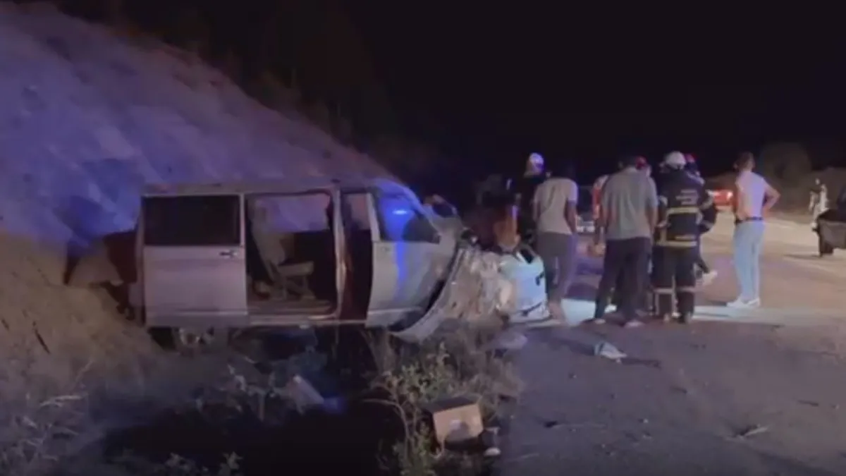 Kütahya’da kamyonet ile otomobil çarpıştı: 1 ölü 2 yaralı