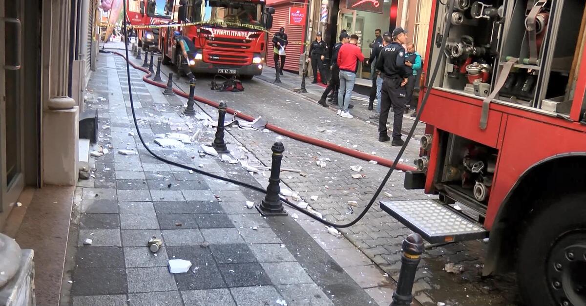 Kadıköy’de 4 katlı binada patlama: Deprem oluyor zannettik