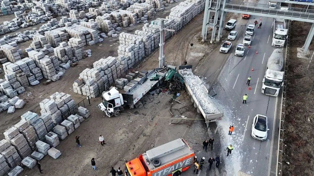 Eskişehir’deki kazada can kaybı yaşandı: Yakınları gözyaşlarına boğuldu! “Belki yaşıyordur abi…”