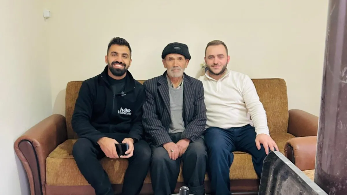 Evini bırakıp, bakımevine gitmeyen Halil amcanın yardımına gönüllüler koştu