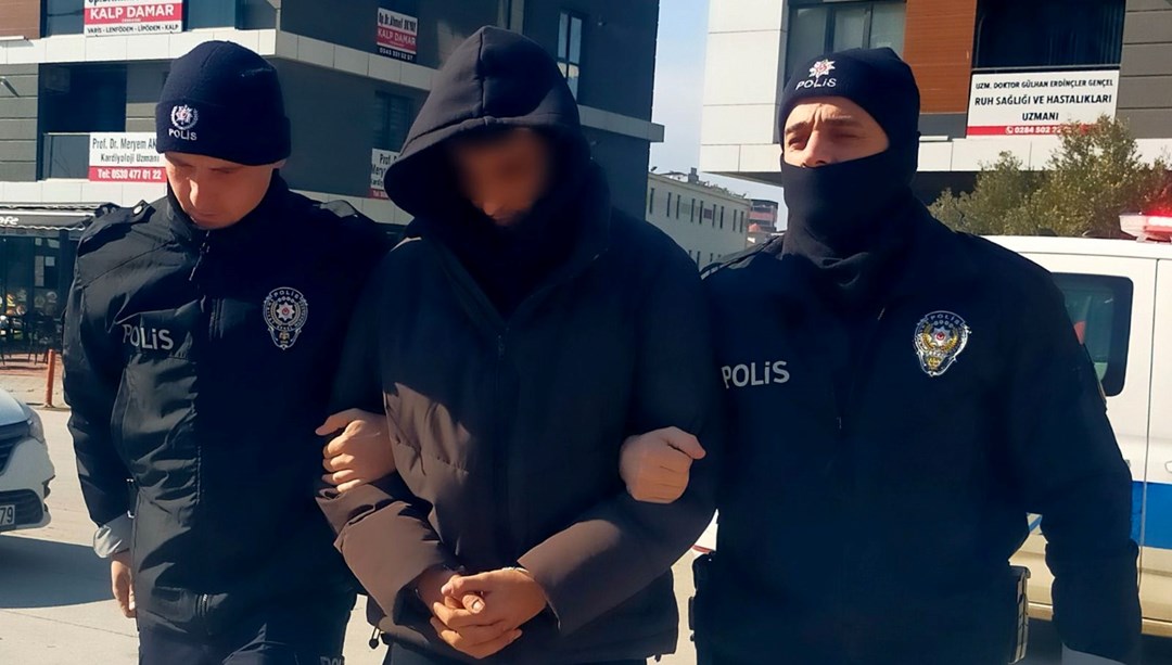 “Eve neden geç geldin” diyen babasını bıçakladı