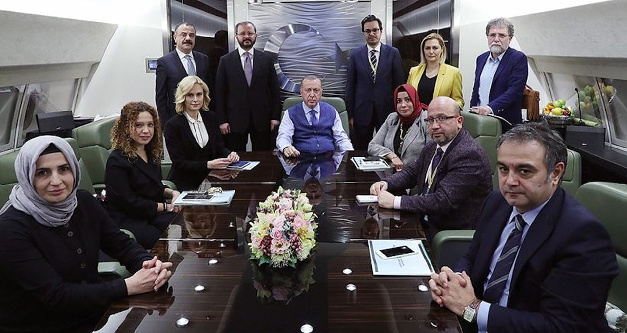 Erdoğan havuz medyasına ödül yağdırdı: Uçaktaki gazeteciler ödülü kaparken ‘Yılın Haber Sitesi’ dikkat çekti